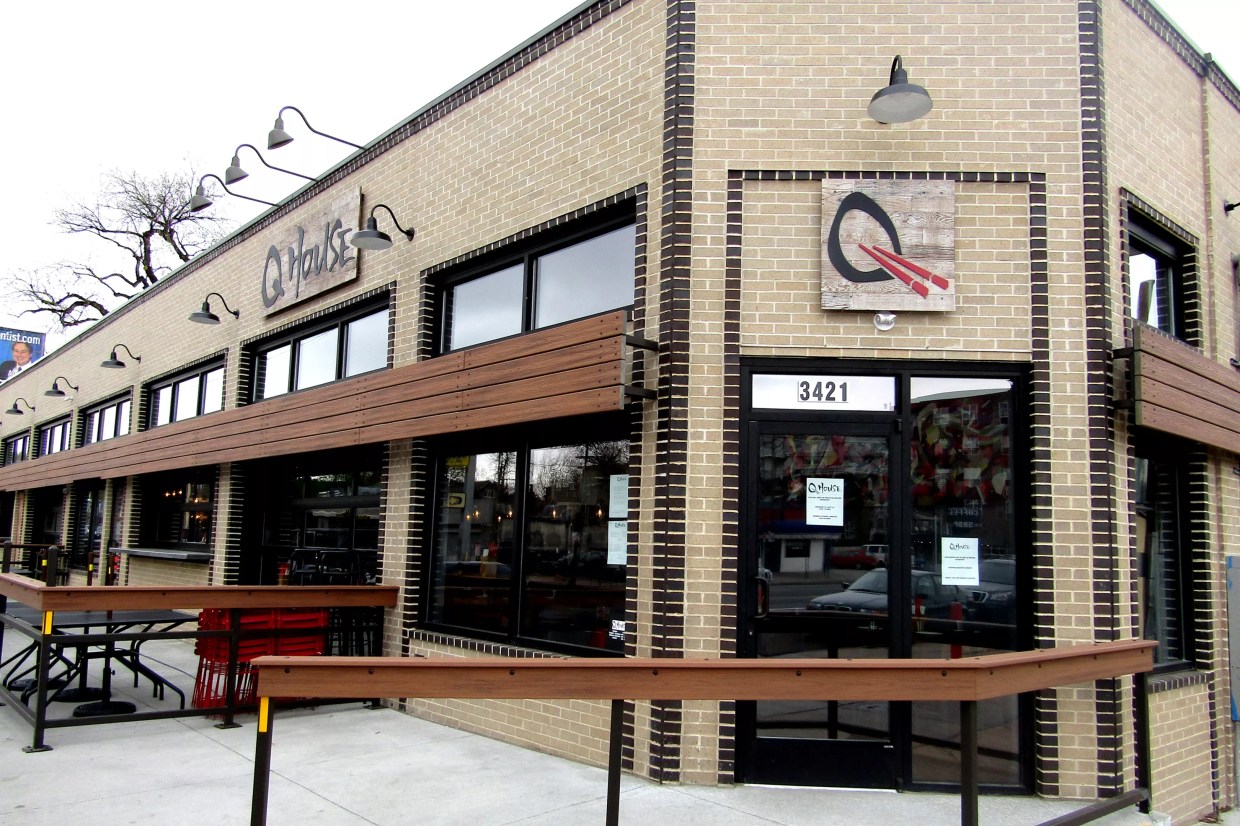 corner entrance of restaurant