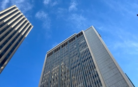 Standoff Between Developer and Lakeside Park Company Stalls Office-to-Apartment Tower Remake