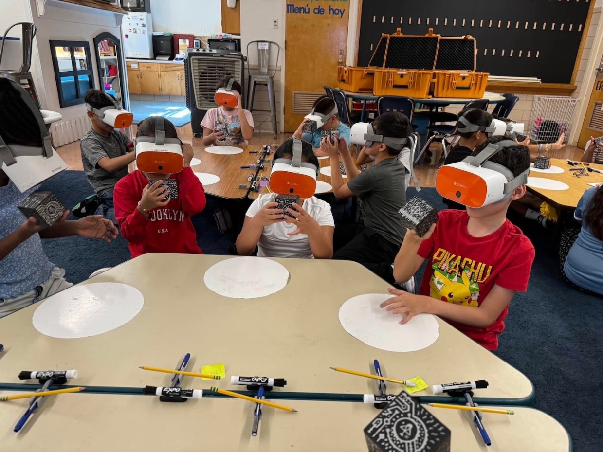 children use vr googles for a school porject