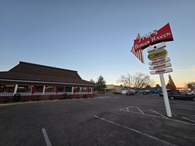 Wholesale Bakery Closure Leaves Burger Favorite in a Bun Conundrum