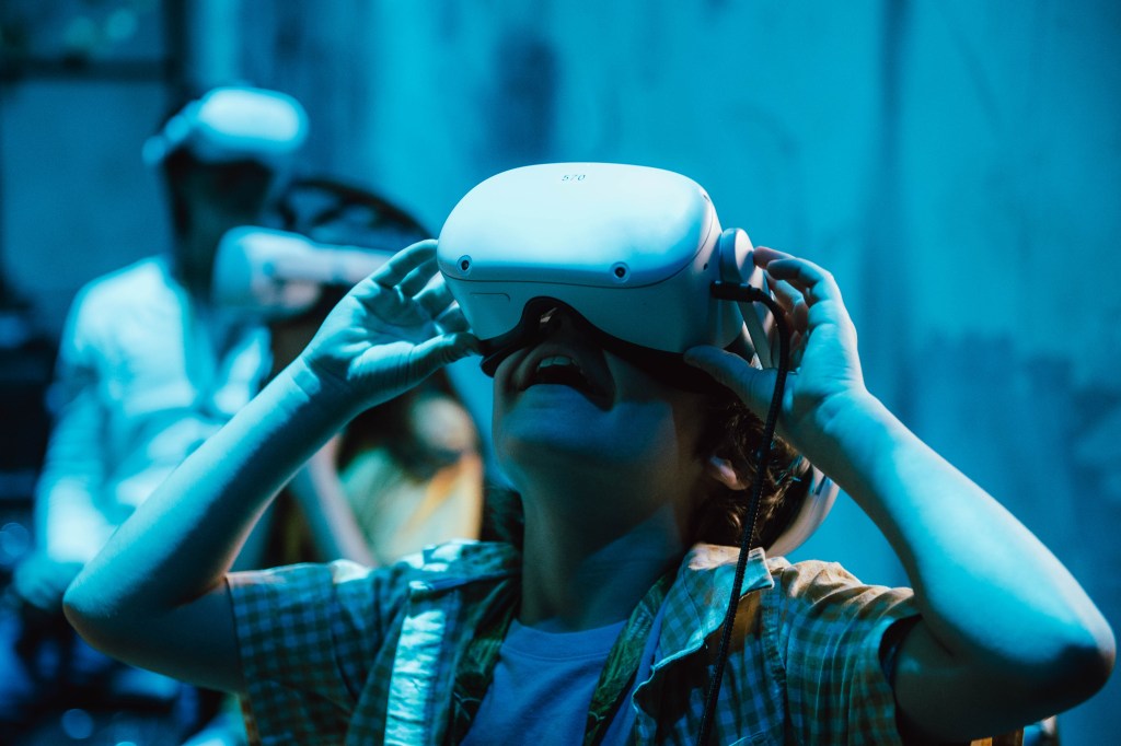 A kid wears VR googles.