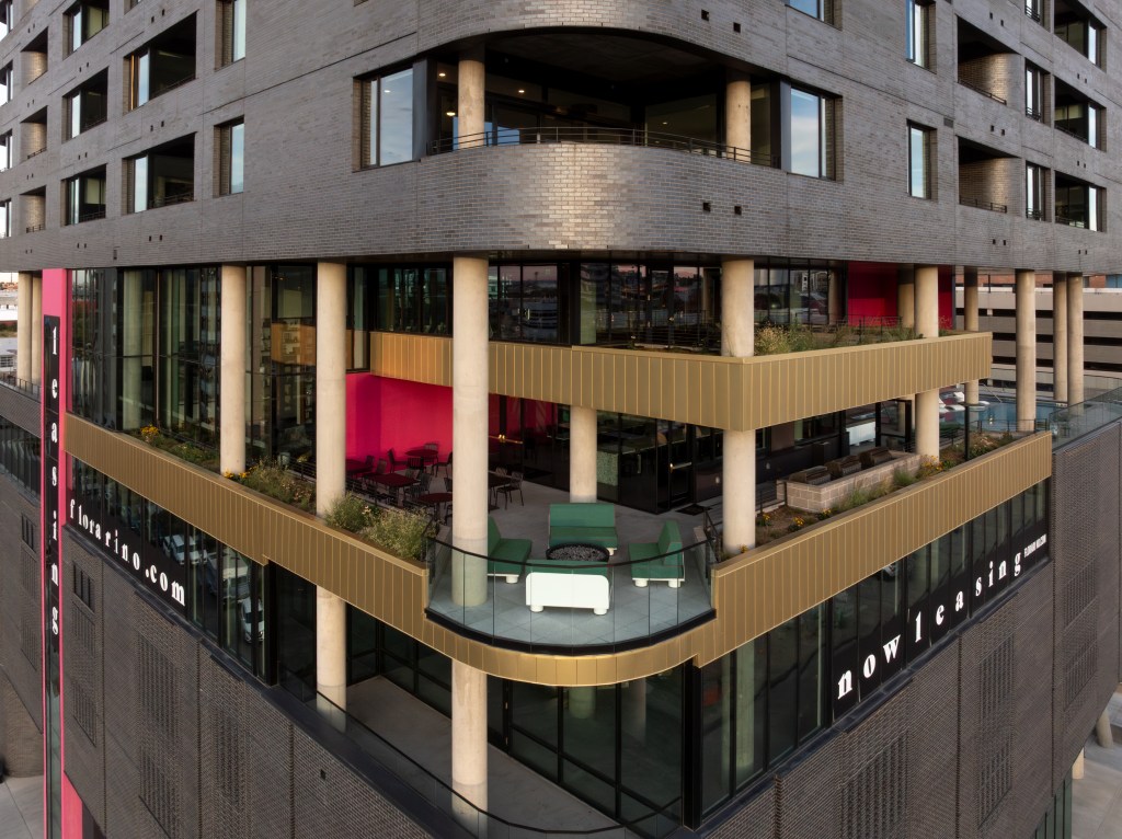 The outside of an apartment building