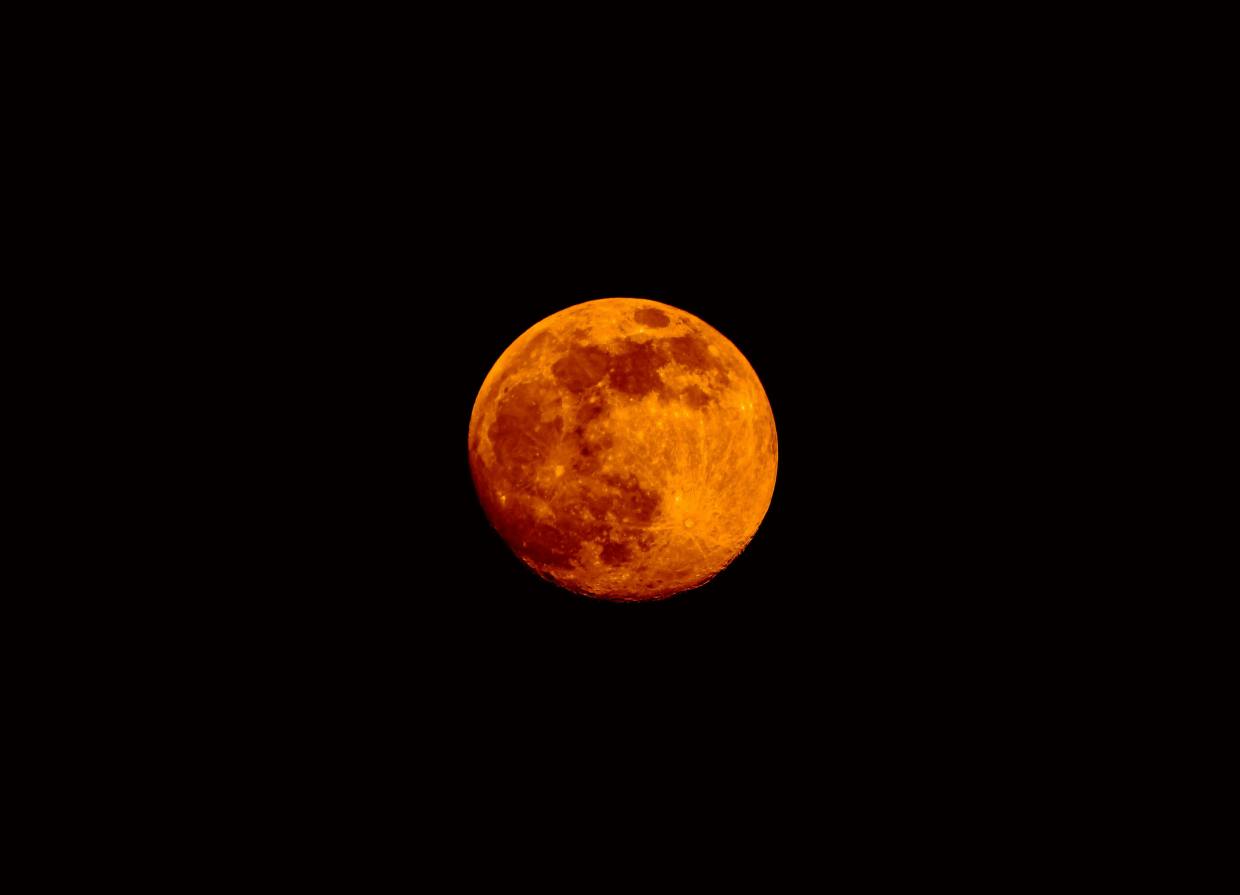 A reddish full moon