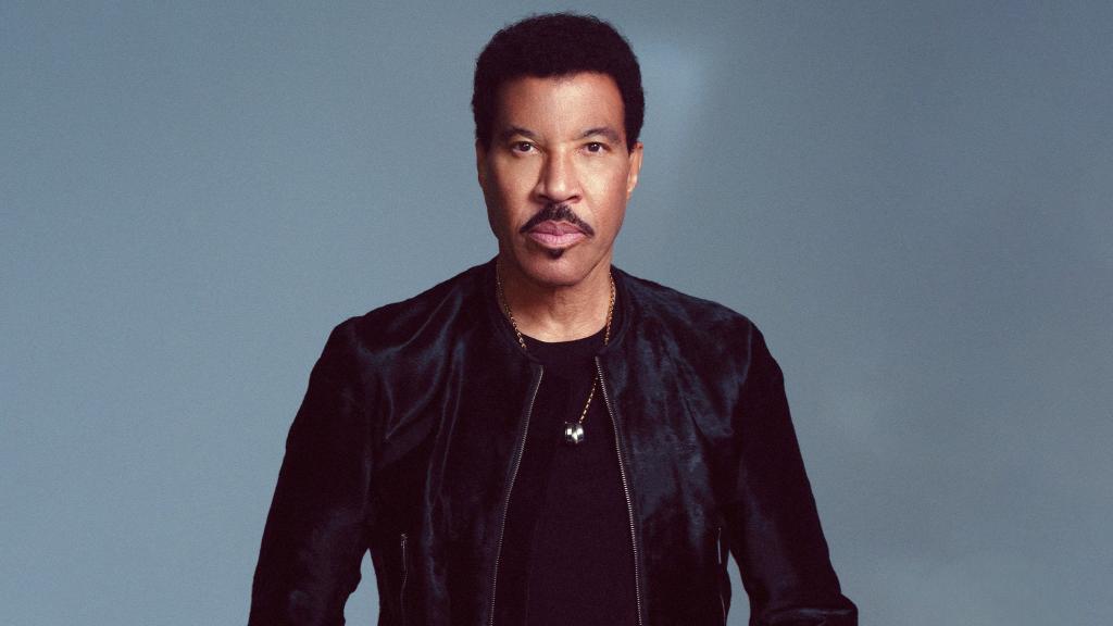 Lionel Richie and Earth, Wind & Fire – Sing a Song All Night Long