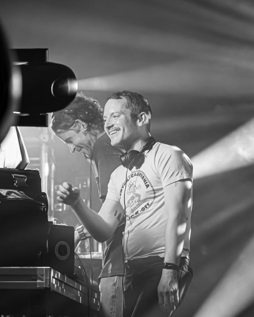 Elijah Wood deejaying