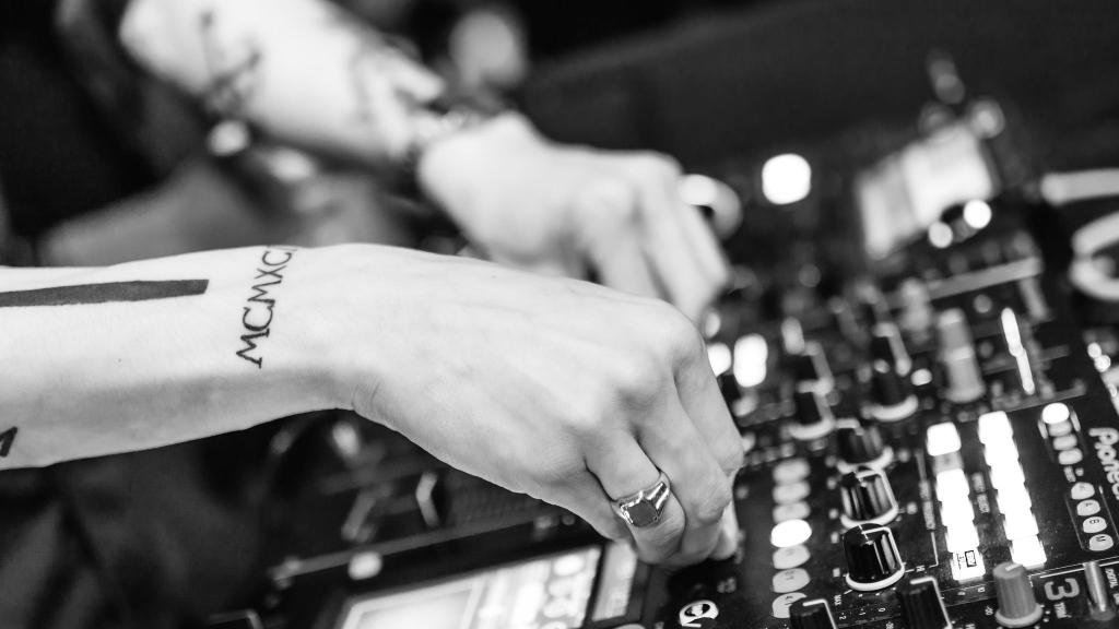 FEM&M X ASTRID – EMO GIRLS VS RAVE GIRLS