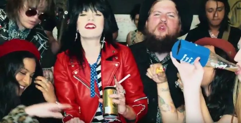 Video Premiere: Boozers in Dirty Few Drink and Shoot Dice in “Sinnin’ and Winnin'”