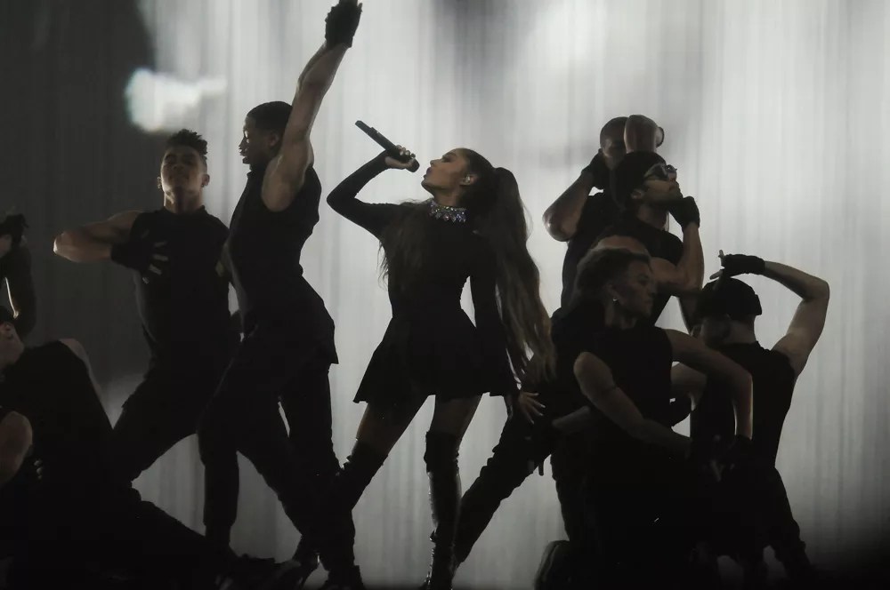 Ariana Grande Connected in Denver Despite Scuzzy T-Mobile Ad