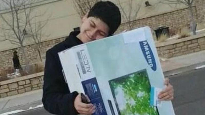 Ex-Mail Carrier Tayson Hidalgo Went Postal in His Own Special Way