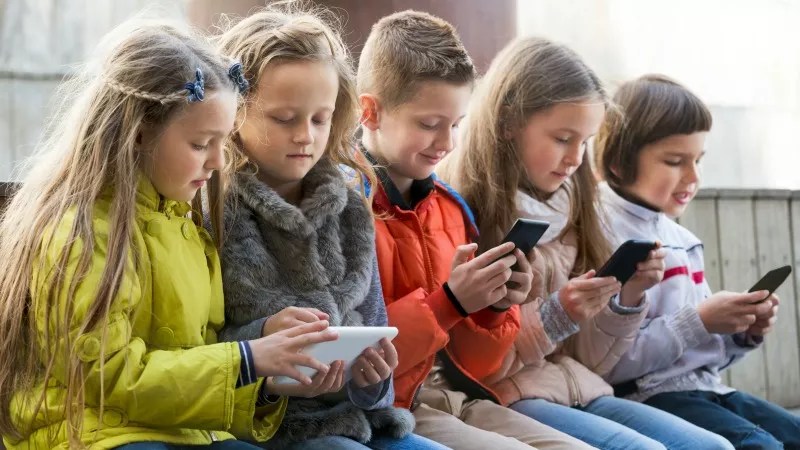 Why There Should Be a Law Against Your Kid Having a Smartphone