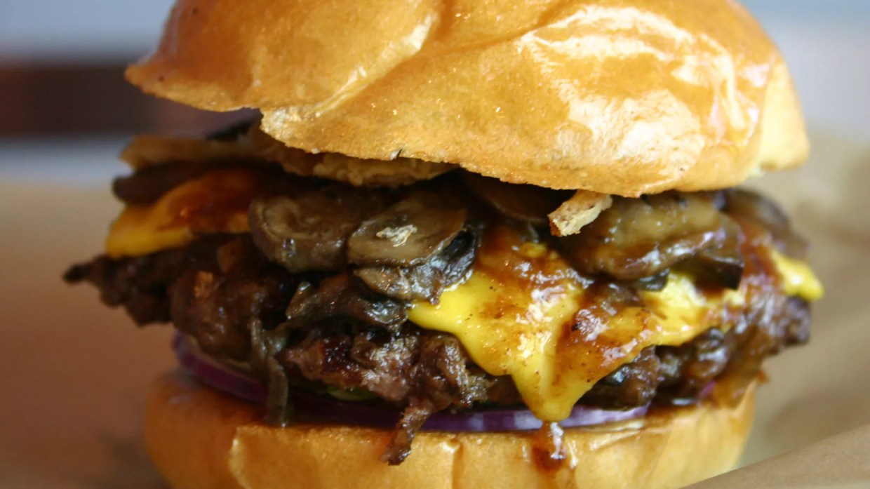 Juicy Burgers & Dogs Moves Into Former Home of Karl’s German Deli