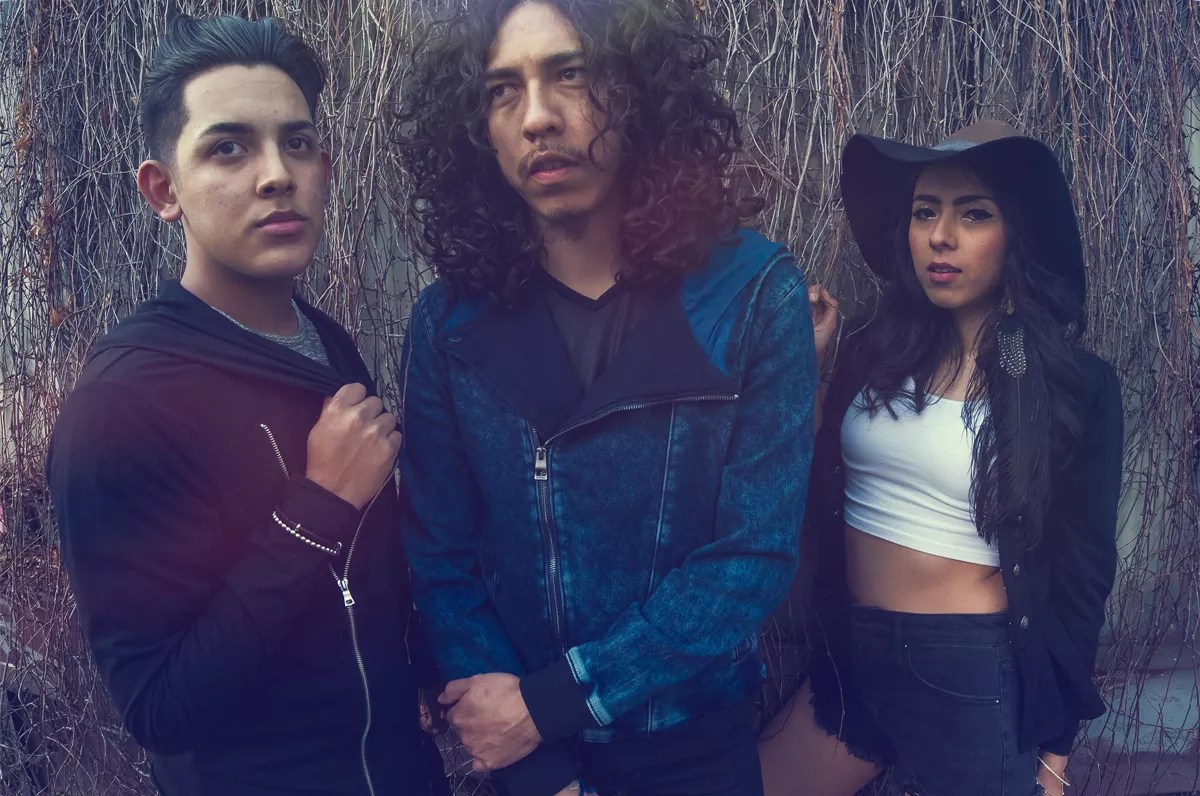 iZCALLi Is Building Bridges With Rock