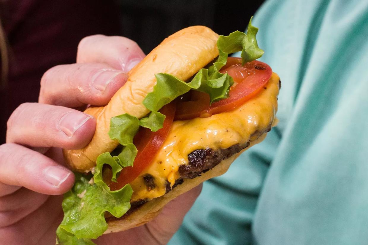 Reader: In-N-Out Will Beat Shake Shack in the Battle for Burger Fans