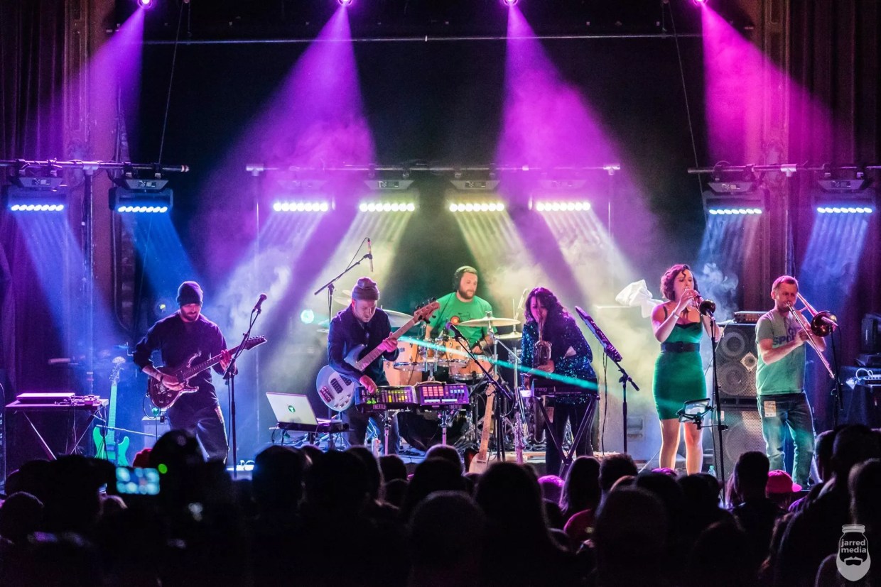 Tnertle Premieres New Song: “Peace Sign”