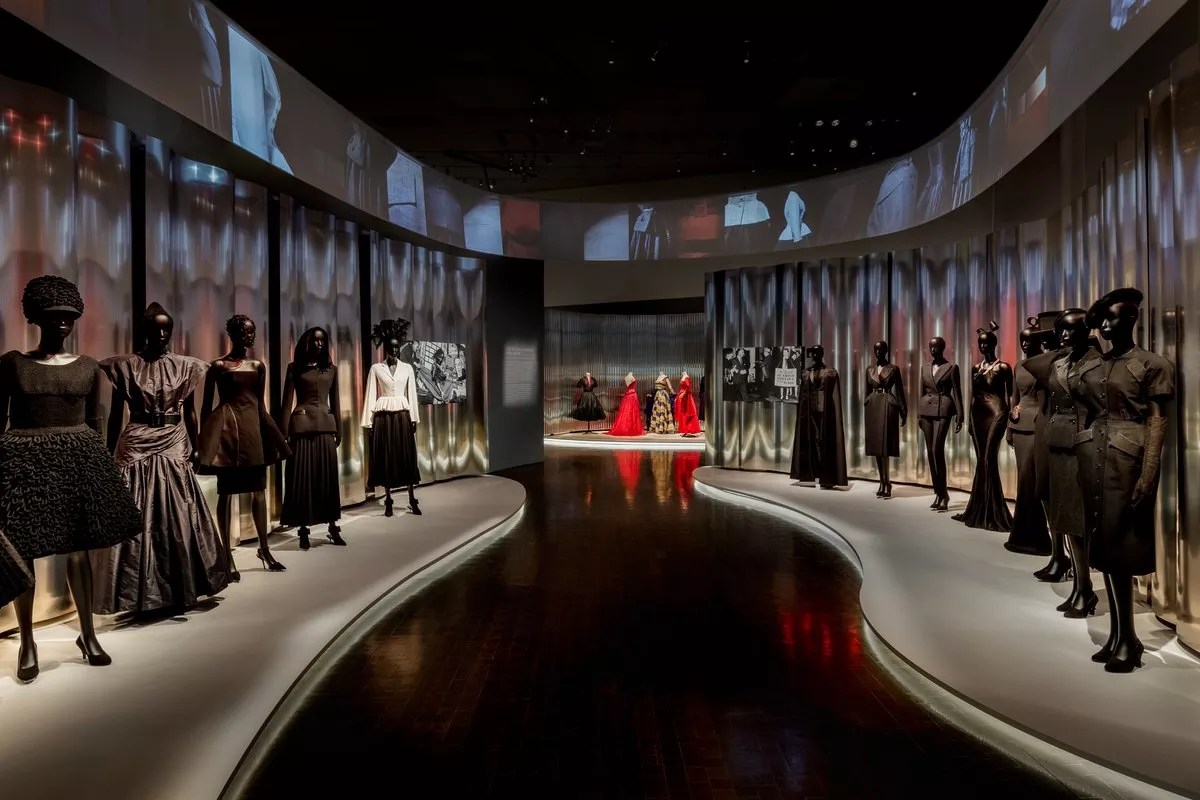 DAM Extends <i>Dior: From Paris to the World</i> by Two Weeks