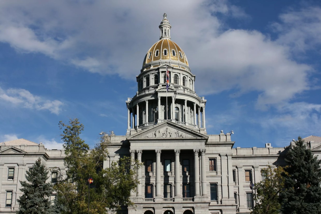 Colorado Lawmakers Advance Bill to Crack Down on Wage Theft