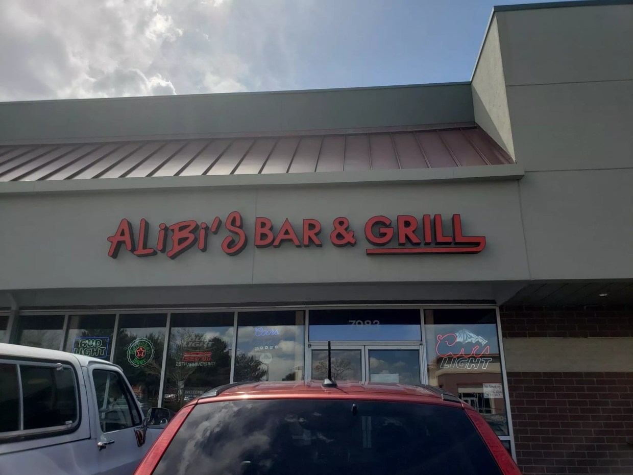 Alibi’s Bar & Grill Is Littleton’s Spot for Green Chile, Karaoke and Cheap Drinks