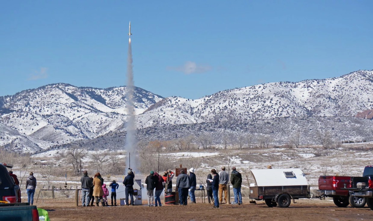 Lakewood Grounding Model Rocket Club in Bear Creek Lake Park