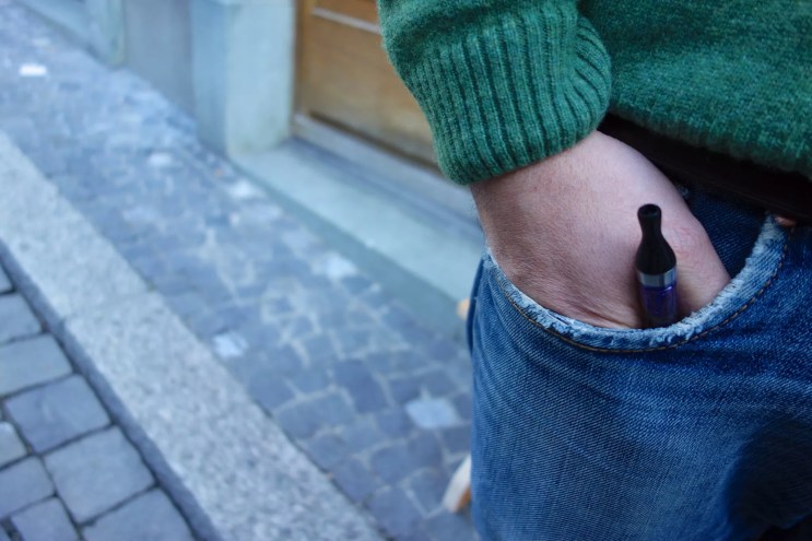 Hand in pocket holds a vape pen