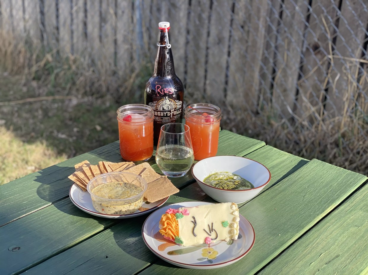 Happy Hour at Home With Bigsby’s Folly Wine Growlers and Grub