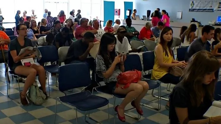 COVID-19: Colorado DMV Waiting Line 125,000 People Long