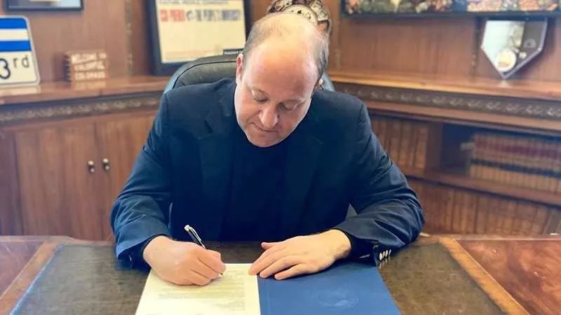 COVID-19: Polis Offers Hints About Restaurant Opening Date