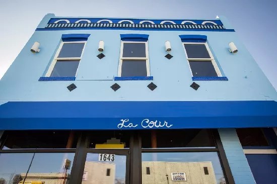 Jazz Club and French Bistro La Cour Has Closed