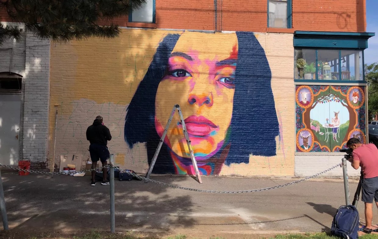 Thomas “Detour” Evans Remembers Isabella Thallas in a Mural