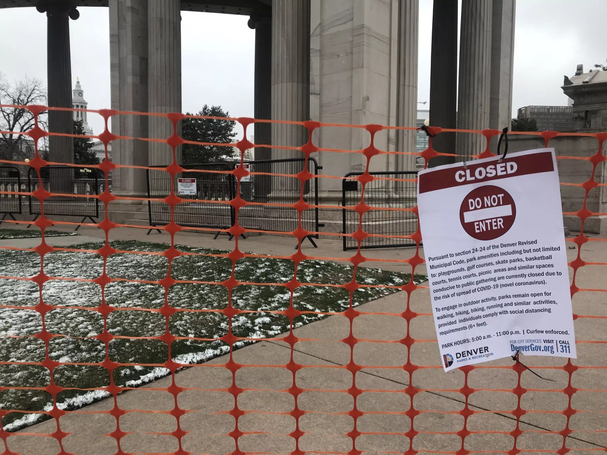 Reader: Nothing Says Merry Christmas Like a Fenced-Off Park