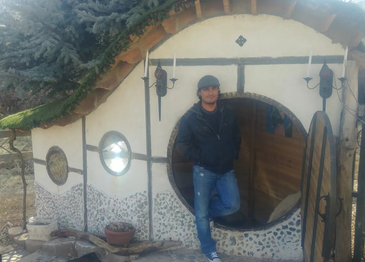 Artist Rudi Monterroso Is Creating Hobbit Playhouses to Make Ends Meet