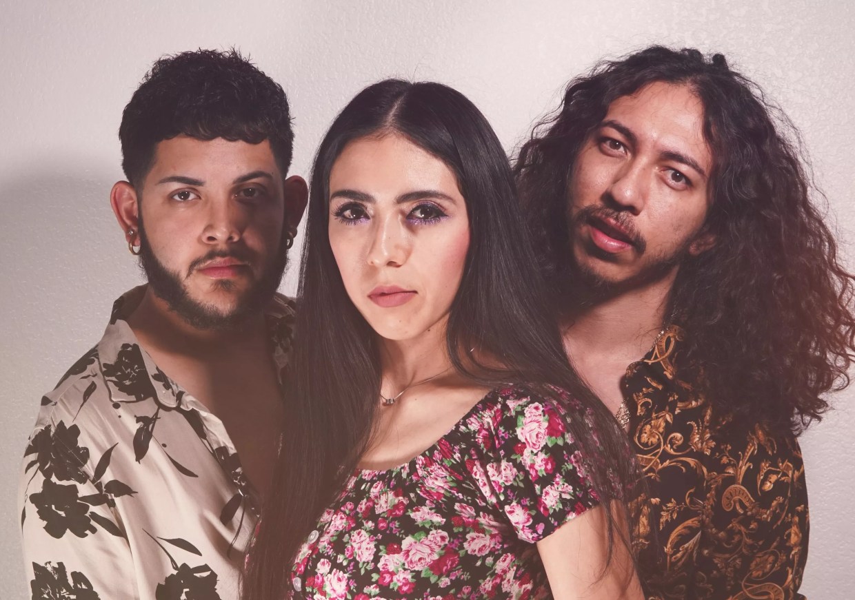 iZCALLi’s Back to Rock Your May