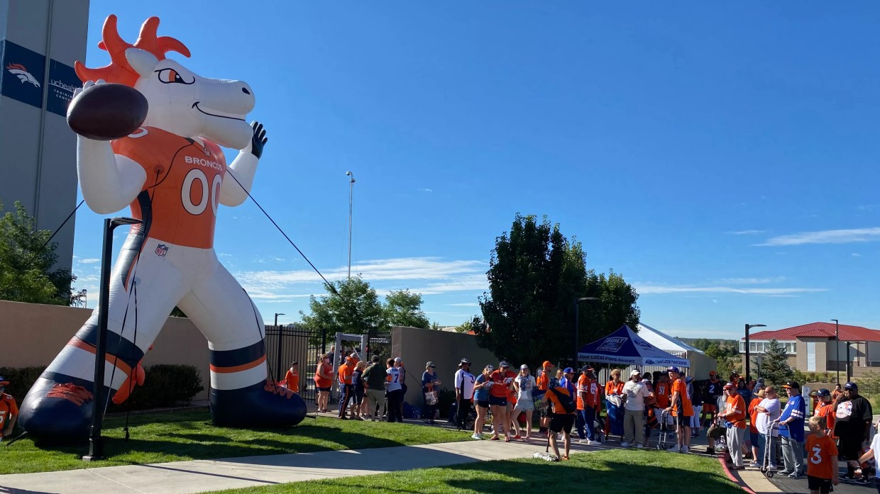 Broncos Camp: Record Crowd Treated to Glorious Sh*tshow