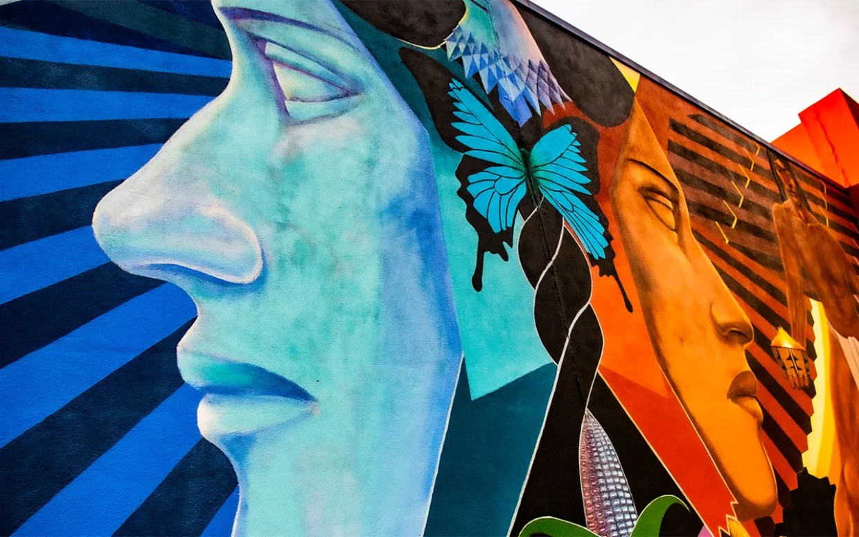 mural two faces la alma