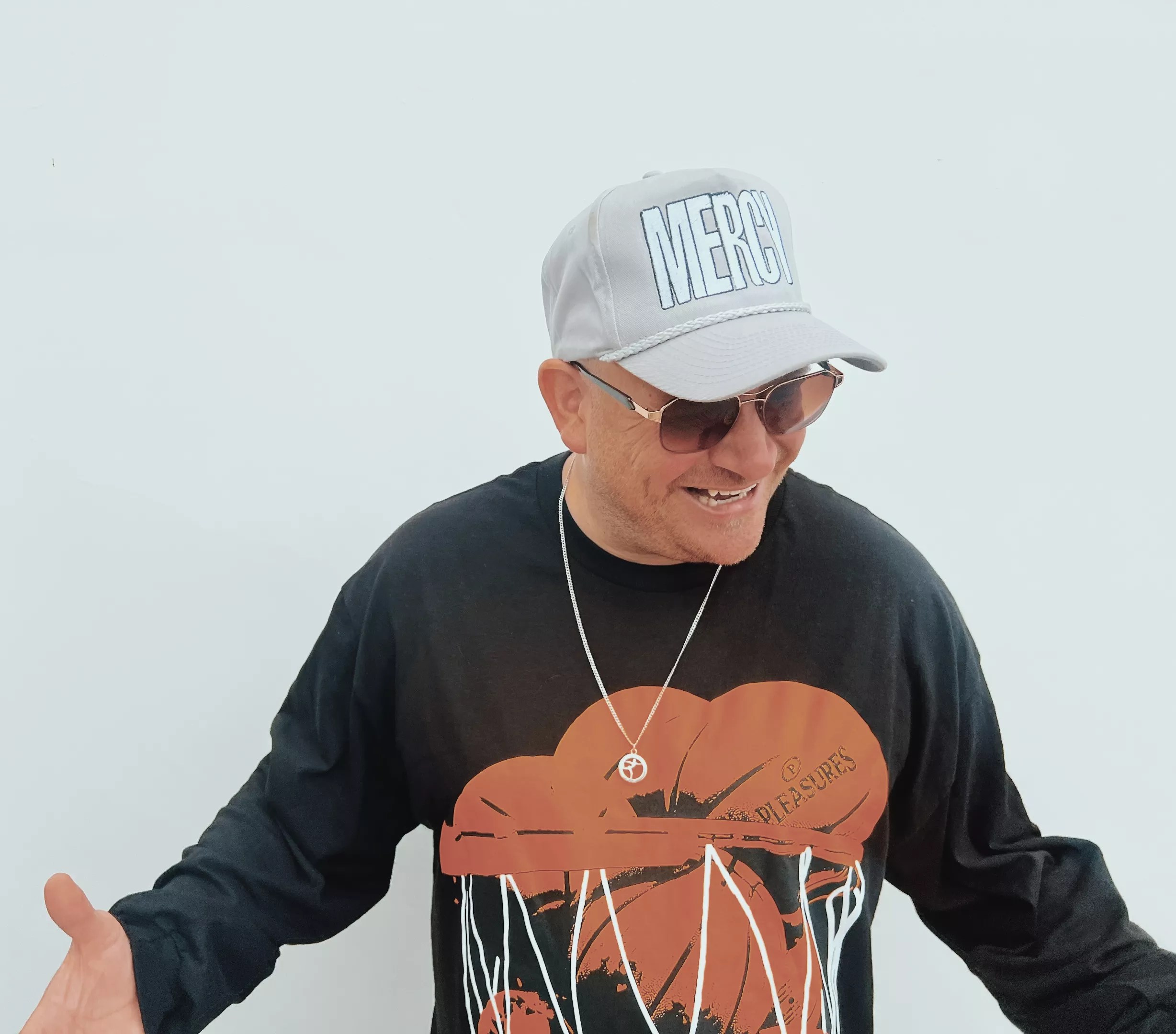 a man in a white hat