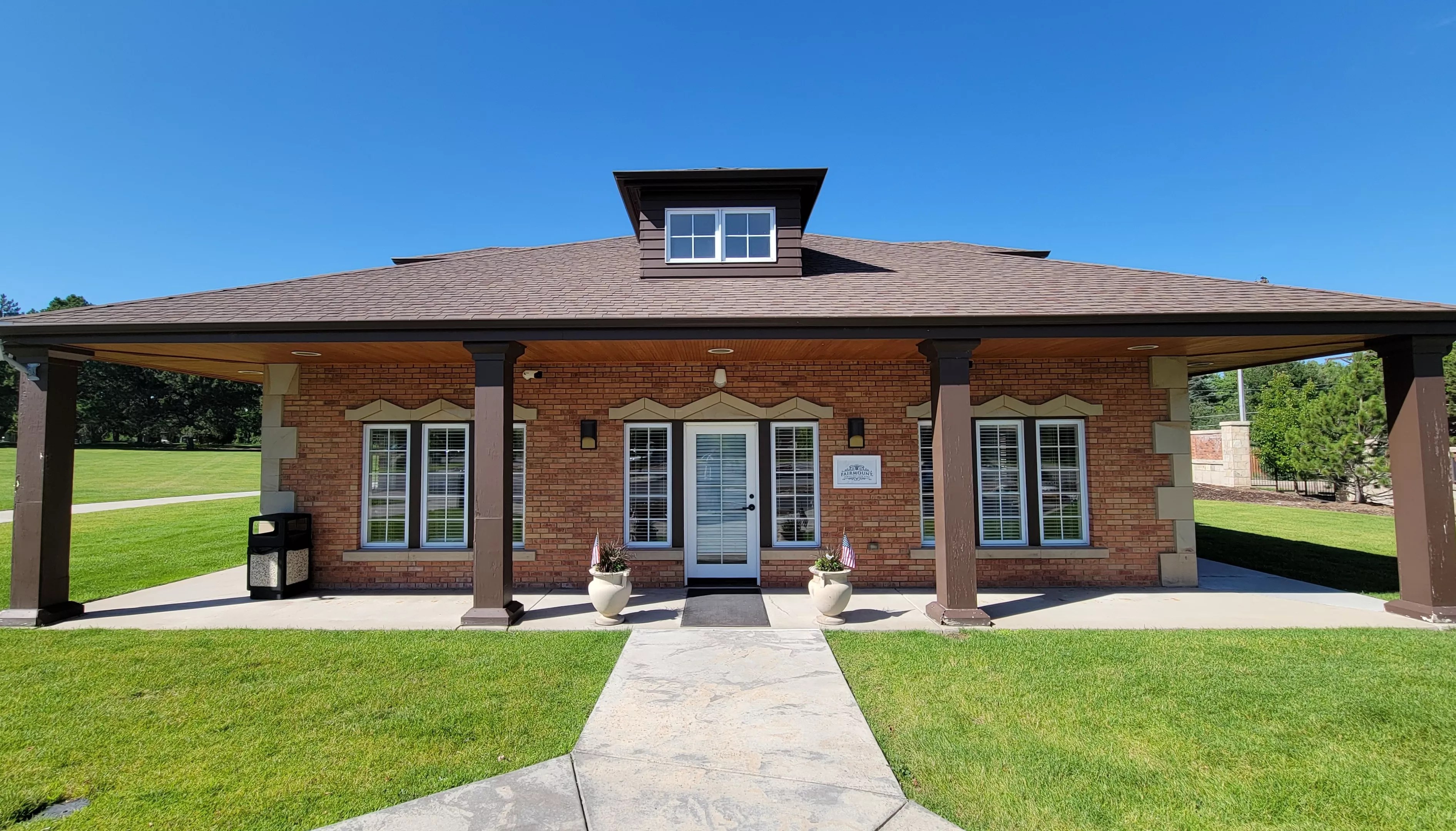 building for pet services at Fairmount Cemetery