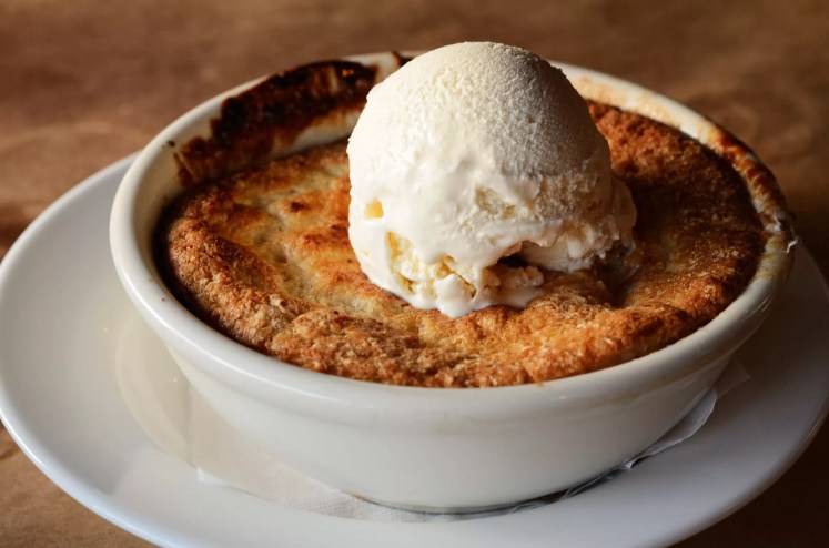 Peach cobbler with vanilla ice cream