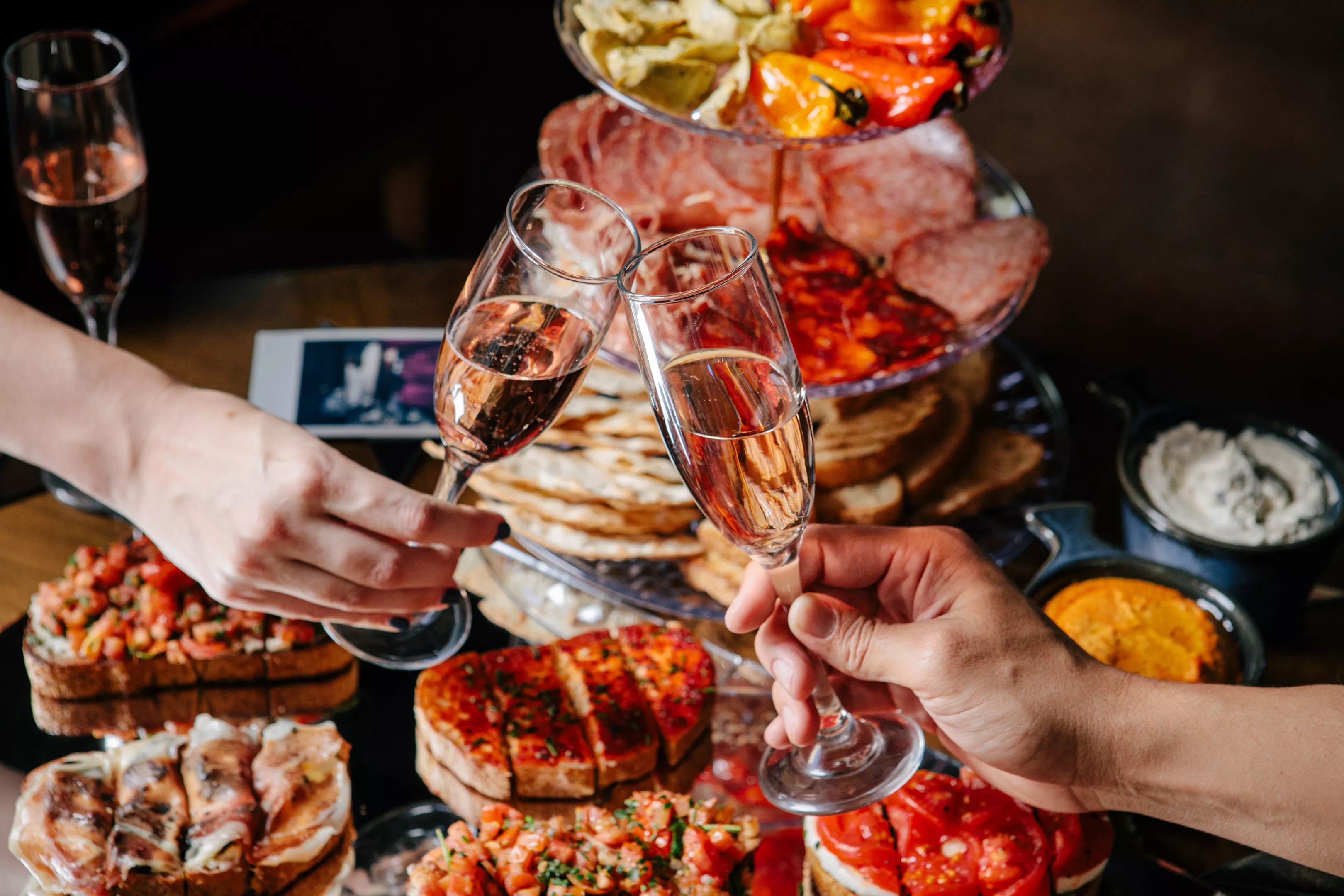 hands holding glasses of champagne