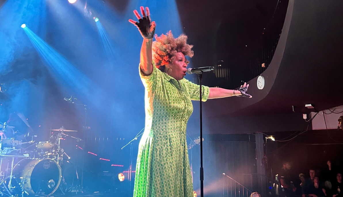 Macy Gray on stage