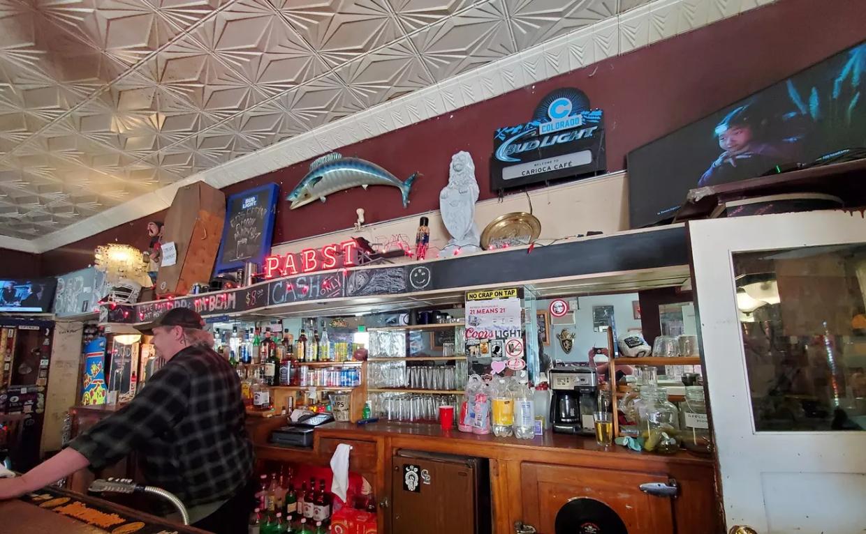 bar in dive