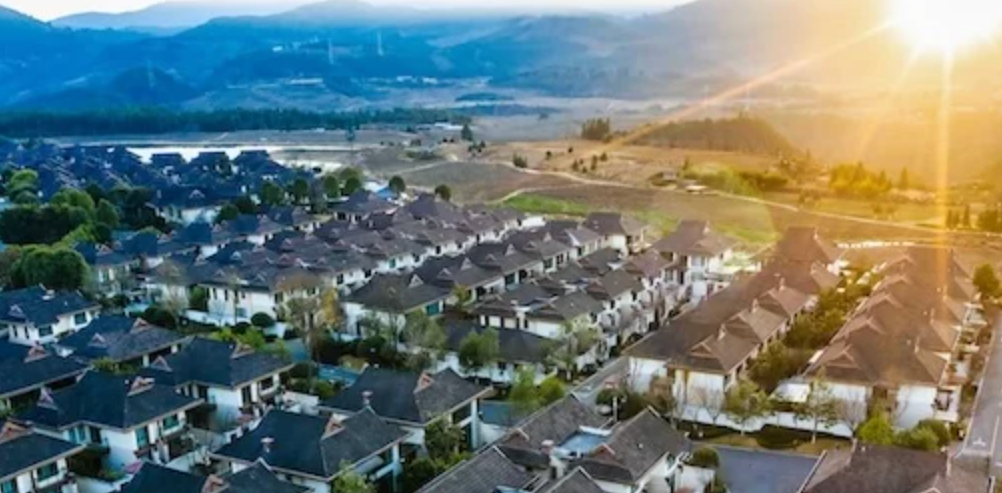 A group of houses in a row.