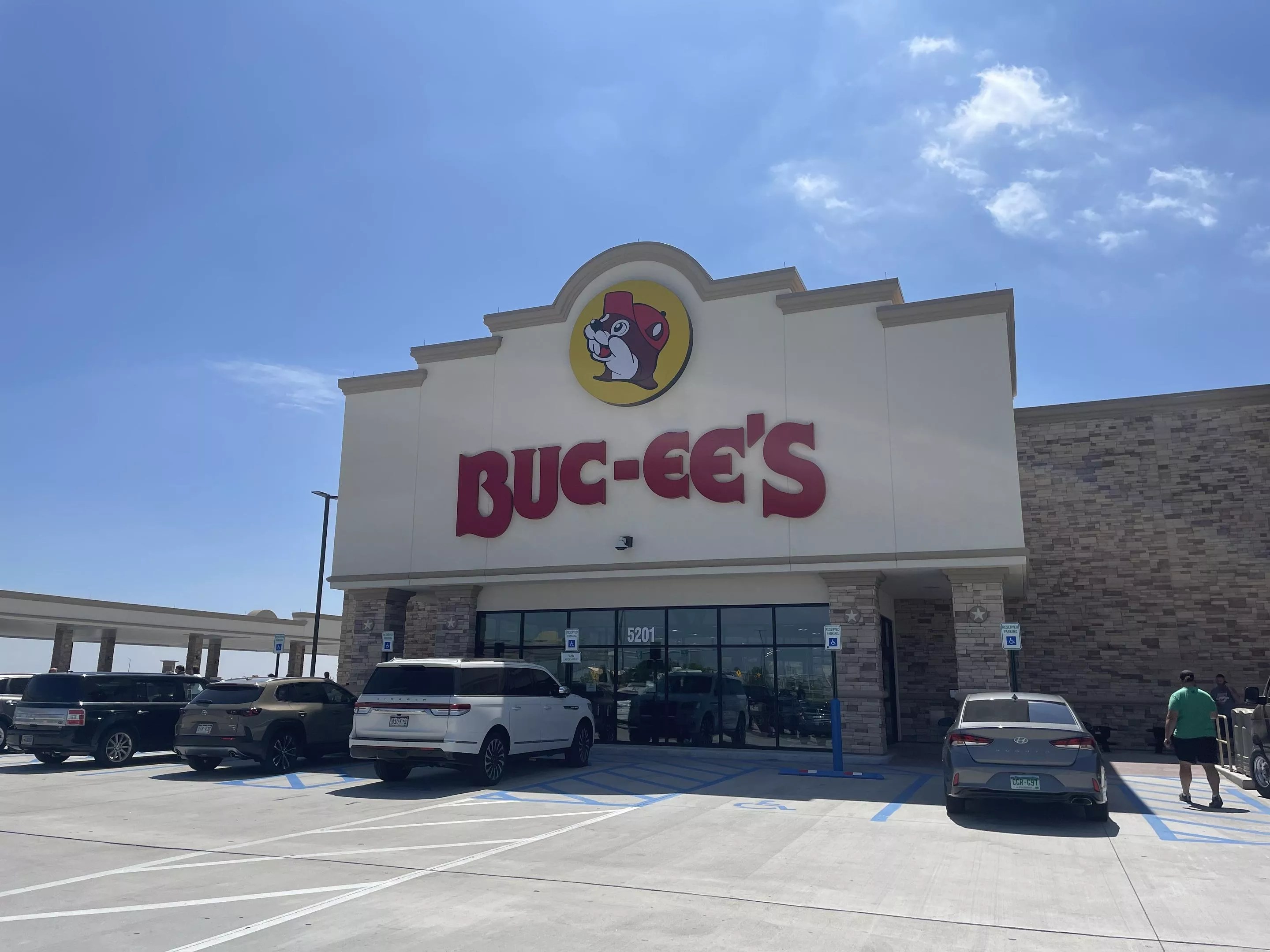exterior of a buc-ee's