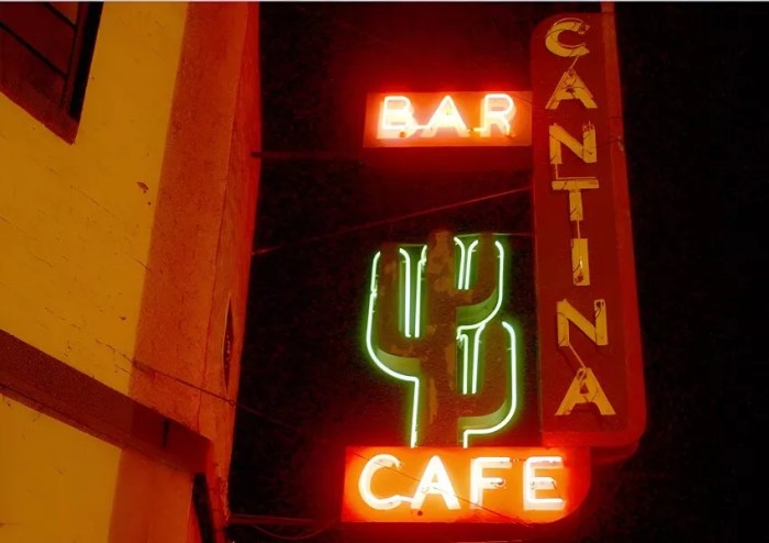 the neon sign outside el chapultepec