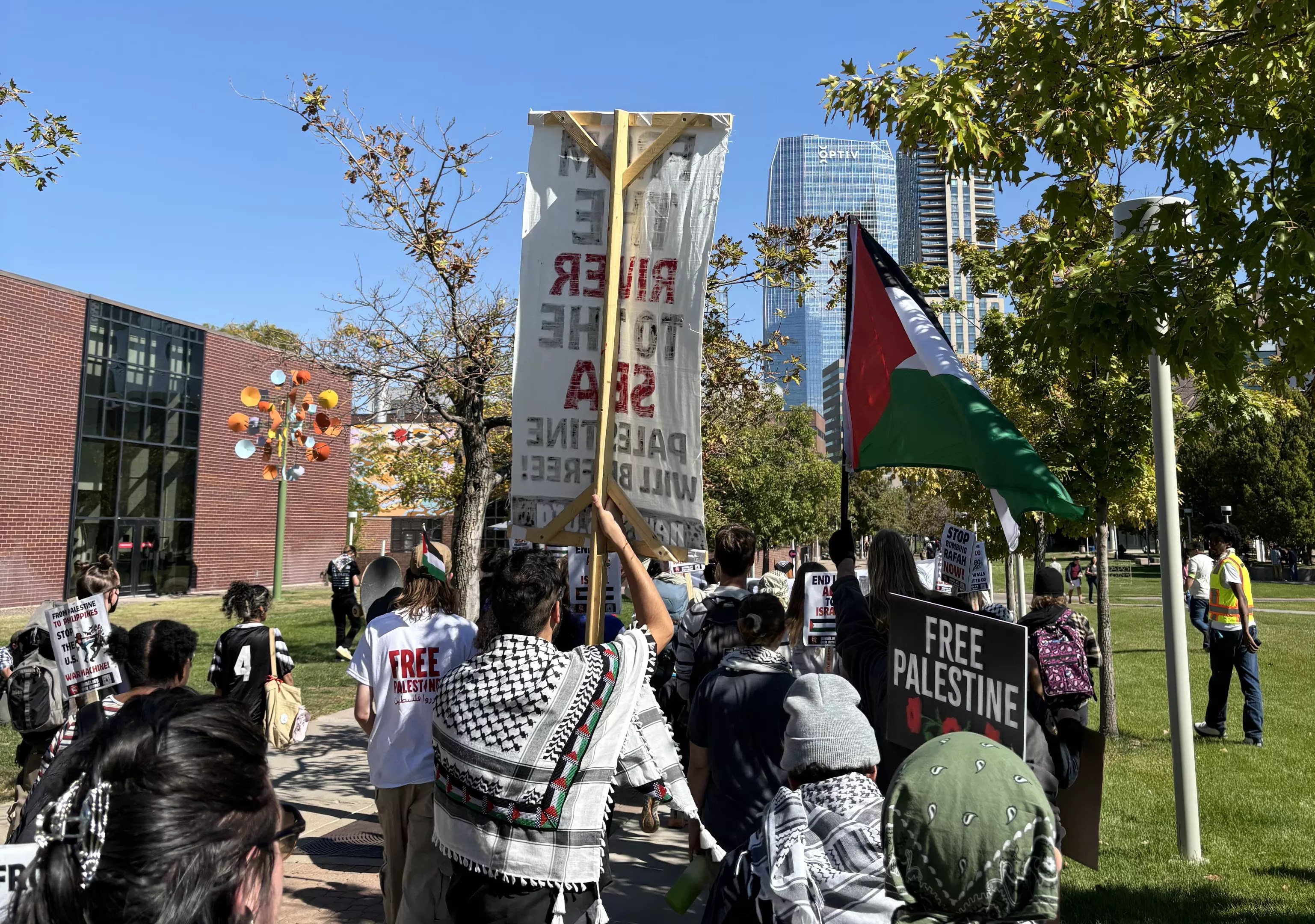 students protest for Palestine on college campus