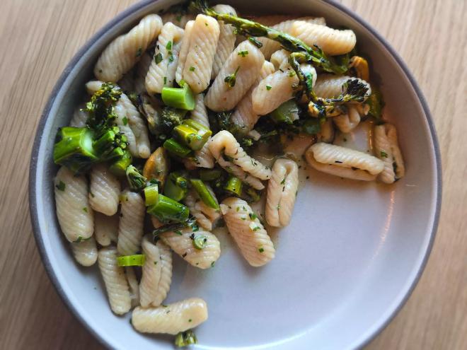 pasta and broccoli on a plate