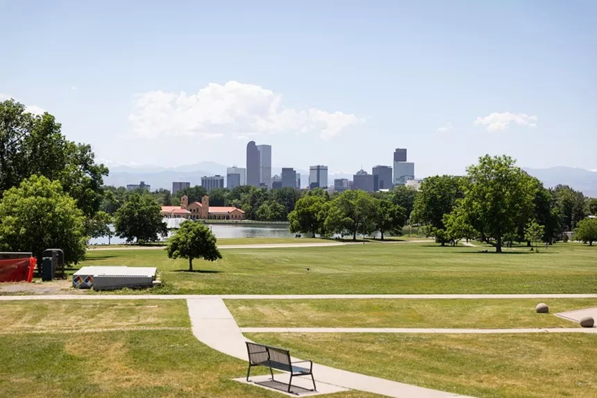 skyline of denver with mountains