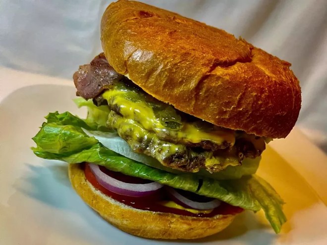 green chile cheeseburger