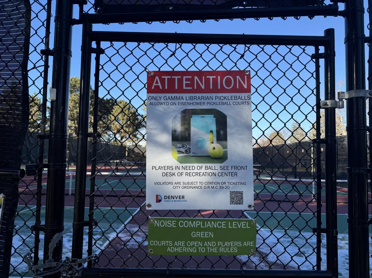 park sign on pickleball court