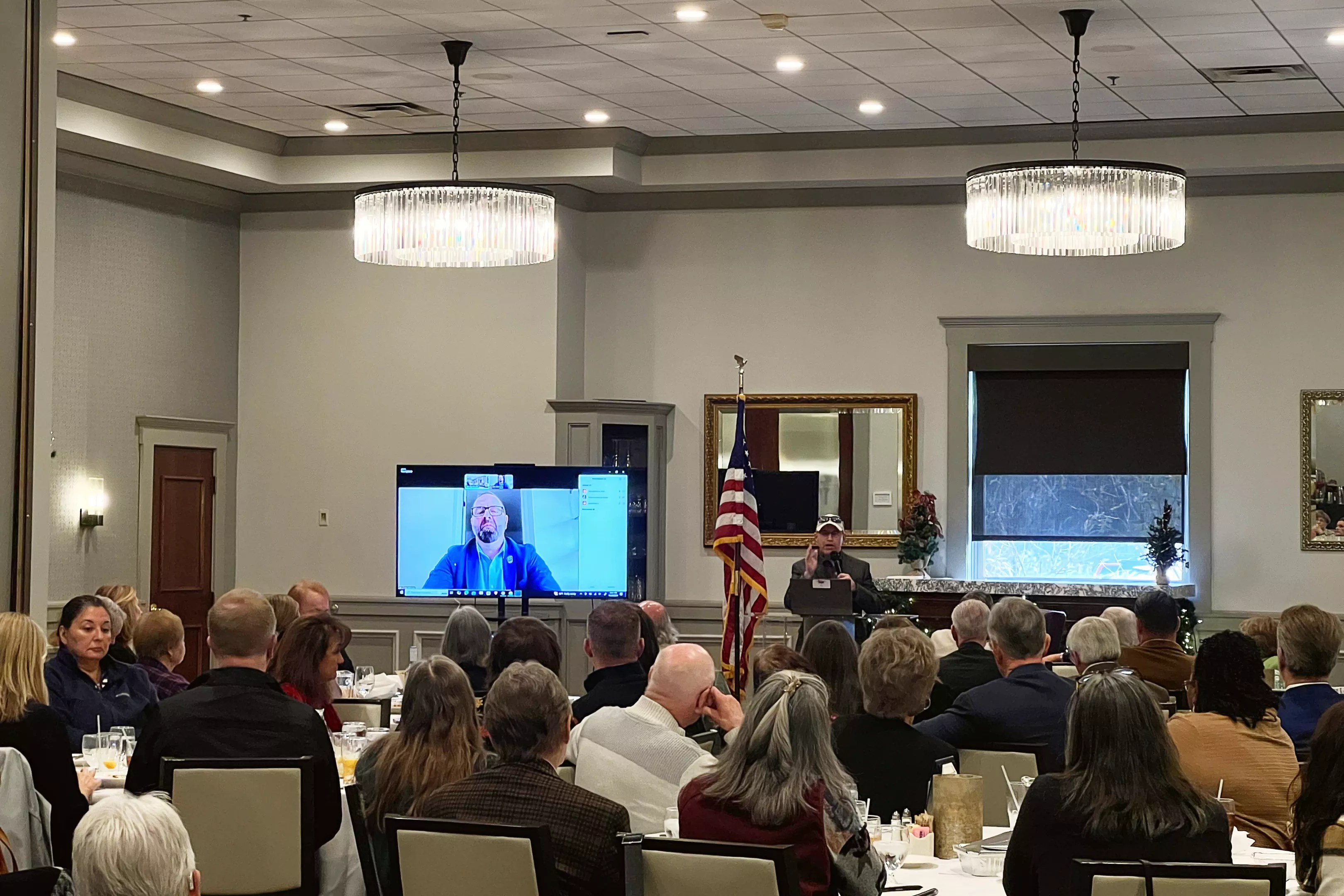 Man address luncheon crowd