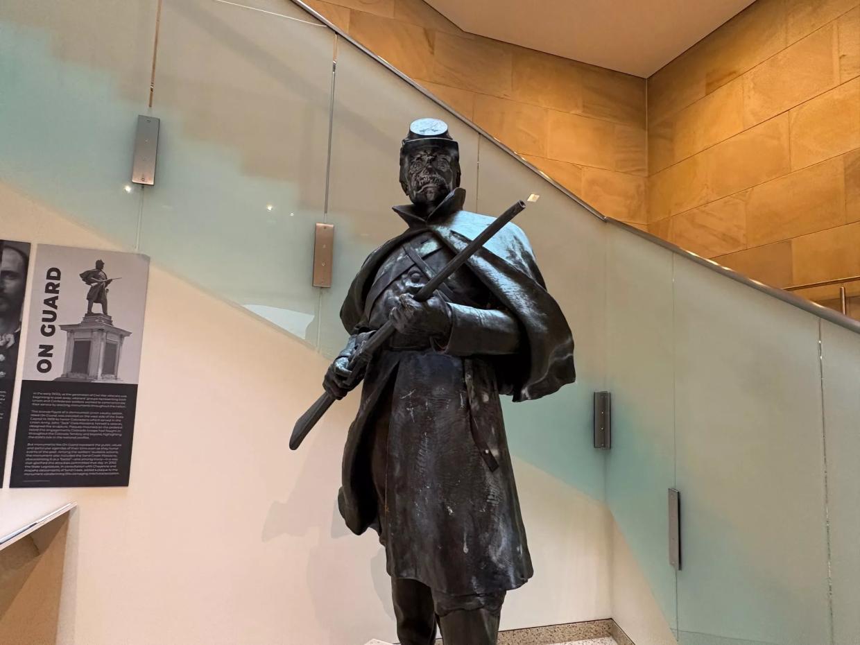 statue of soldier