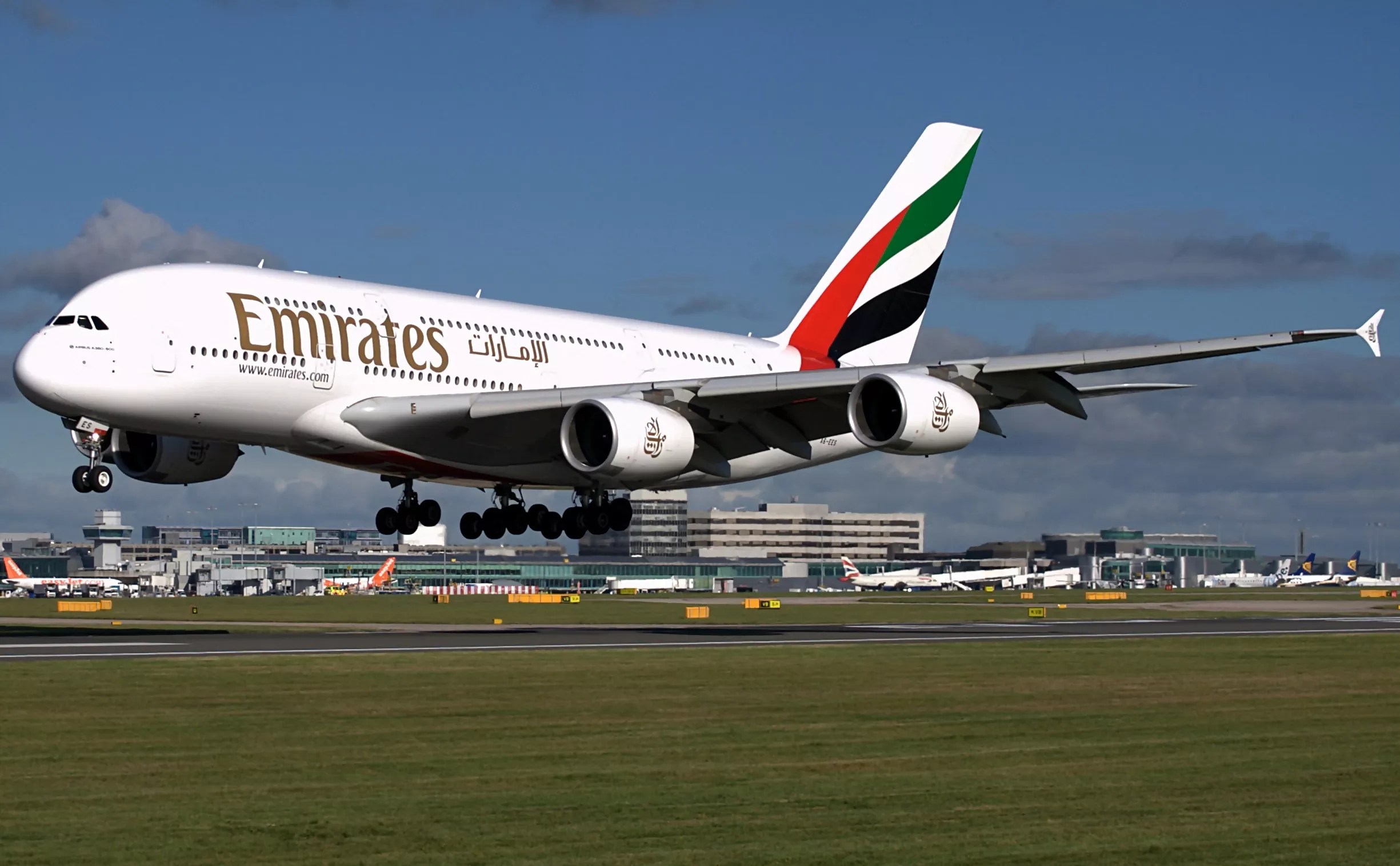 emirates airlines airbus plane lands
